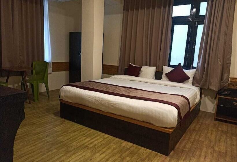 デラックスルーム, Rufina Lachung Kunga