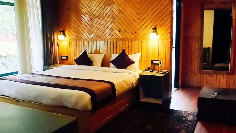 Chambre Supérieure, Rufina Lachung Kunga