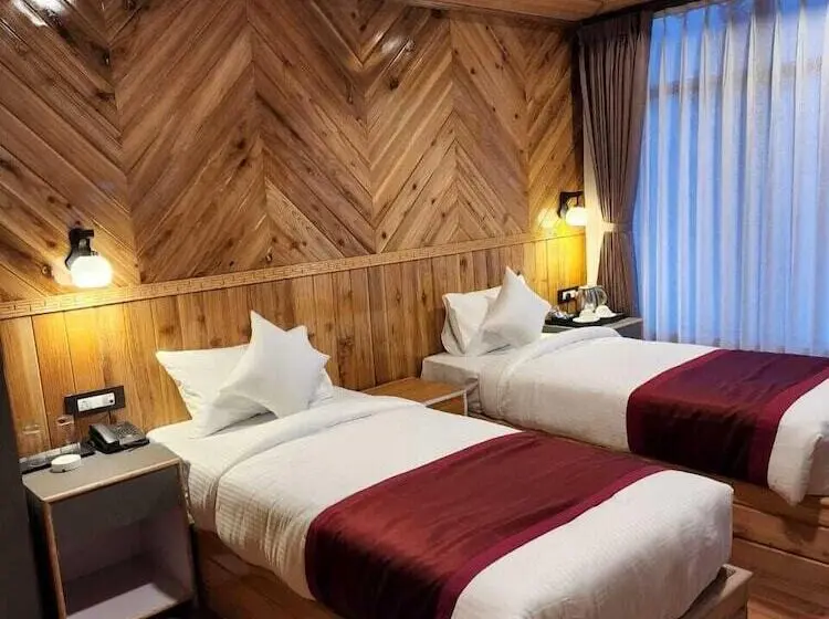 Chambre Supérieure, Rufina Lachung Kunga