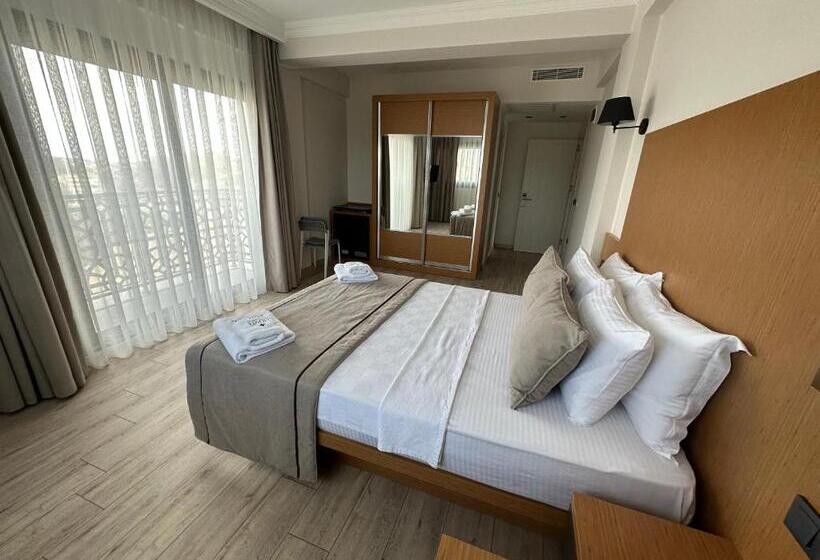带阳台的豪华间, Nova Butik Hotel çeşme