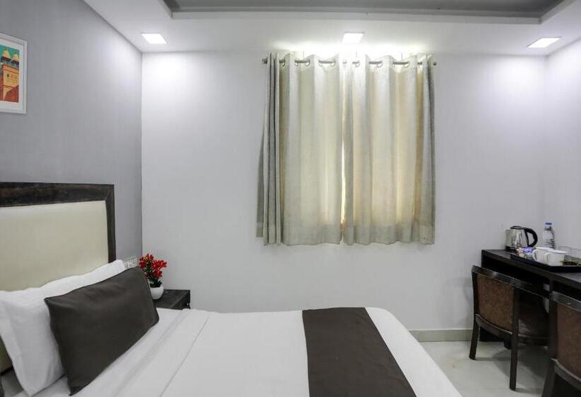 トリプルクラシックルーム, Fabexpress The Arrow