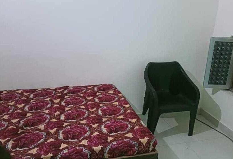 Трехместный Номер Классика, Spot On Hotel G&s Residency
