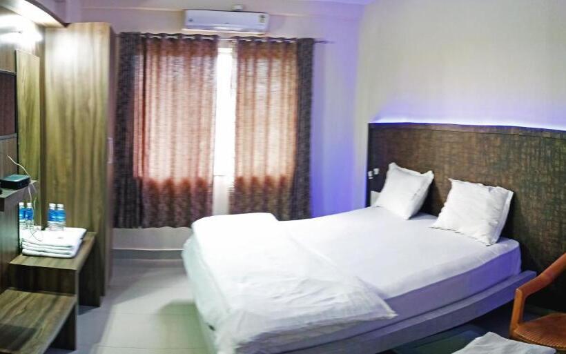 חדר דלוקס, Staymaker Shubhodaya Lodge