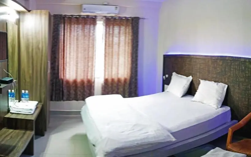 デラックスルーム, Staymaker Shubhodaya Lodge
