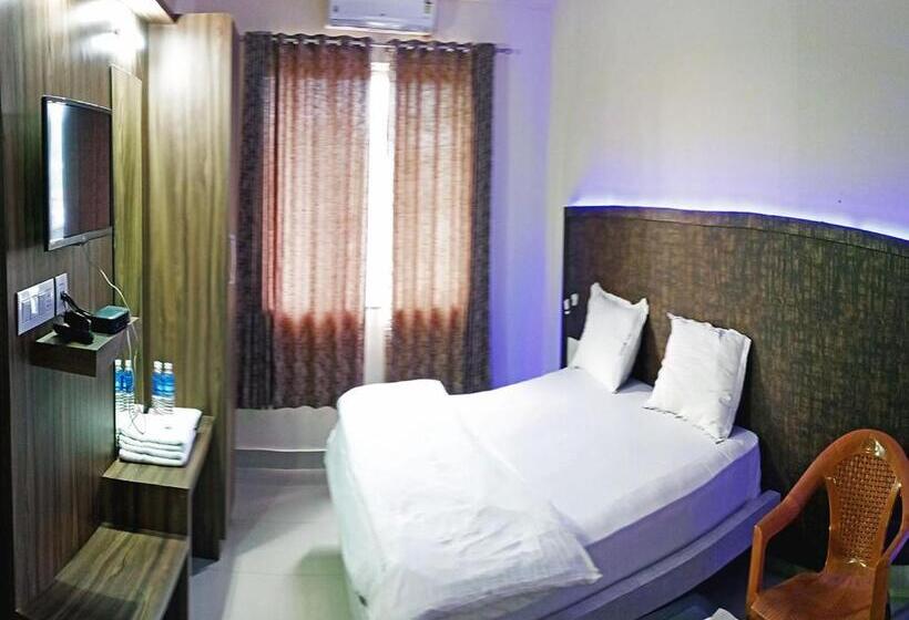 חדר דלוקס, Staymaker Shubhodaya Lodge