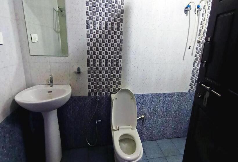 חדר דלוקס, Staymaker Shubhodaya Lodge