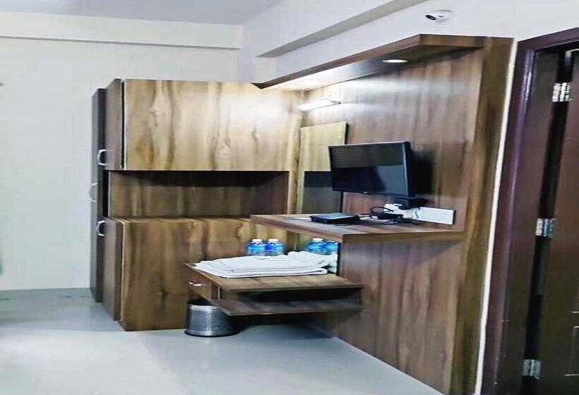 חדר דלוקס, Staymaker Shubhodaya Lodge