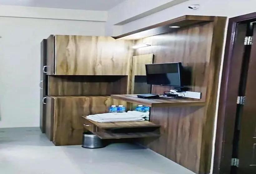 デラックスルーム, Staymaker Shubhodaya Lodge