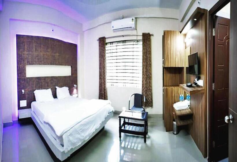 חדר דלוקס, Staymaker Shubhodaya Lodge