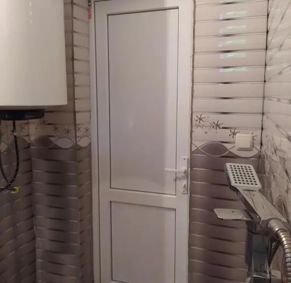 اتاق راحتی سه تخته, Gujejiani Guest House