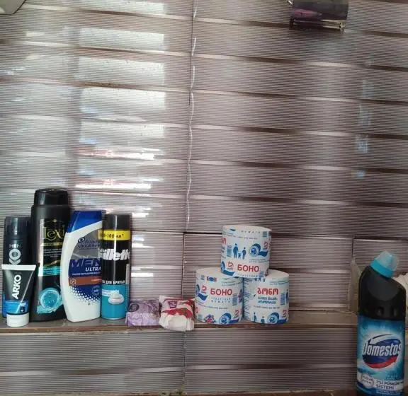 اتاق راحتی سه تخته, Gujejiani Guest House