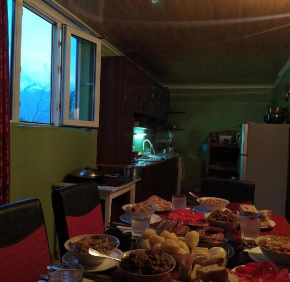 اتاق استاندارد سه تخته با بالکن, Gujejiani Guest House