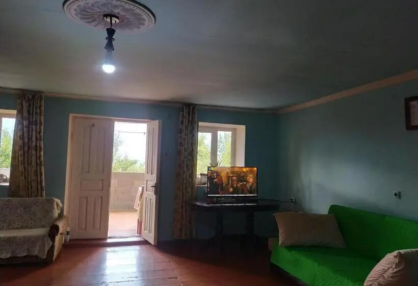 اتاق استاندارد سه تخته با بالکن, Gujejiani Guest House