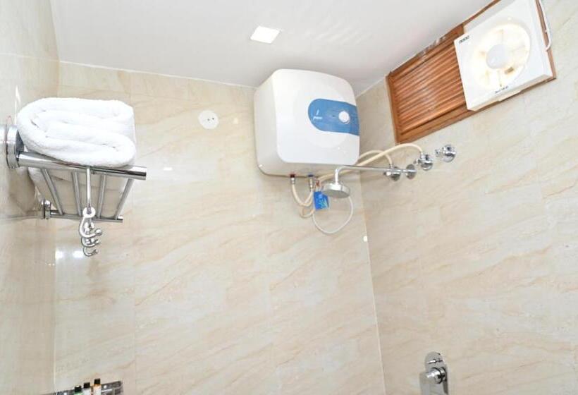 غرفة ديلوكس ثلاثية, Vasdaa Grand, Dehradun   Airport