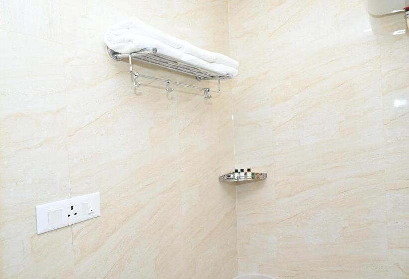 غرفة ديلوكس ثلاثية, Vasdaa Grand, Dehradun   Airport