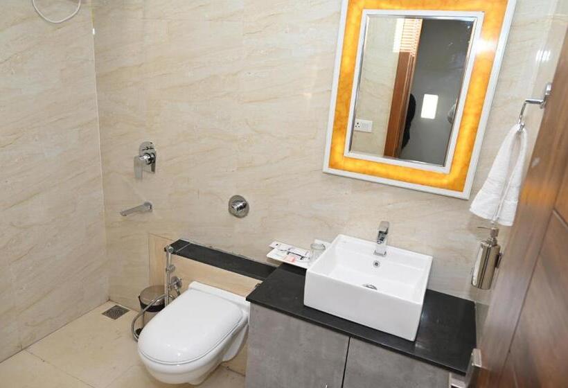 غرفة ديلوكس ثلاثية, Vasdaa Grand, Dehradun   Airport