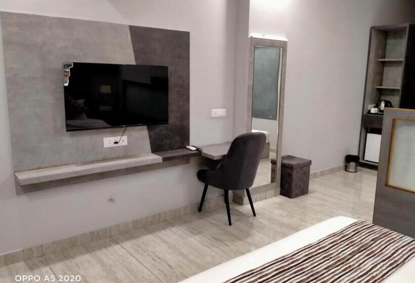 جناح عائلي, Vasdaa Grand, Dehradun   Airport