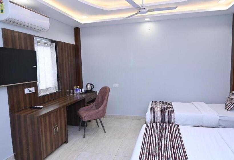 غرفة ديلوكس ثلاثية, Vasdaa Grand, Dehradun   Airport