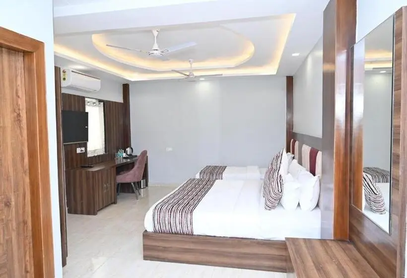 デラックストリプルルーム, Vasdaa Grand, Dehradun Airport