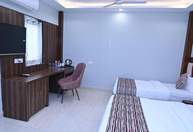 غرفة ديلوكس ثلاثية, Vasdaa Grand, Dehradun   Airport