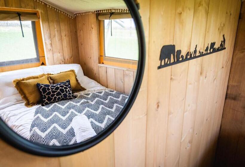 침실 3개 주택, Folly Farm Holiday Park