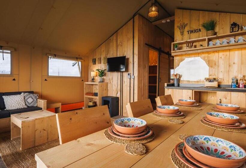 침실 3개 주택, Folly Farm Holiday Park