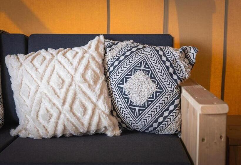 침실 3개 주택, Folly Farm Holiday Park