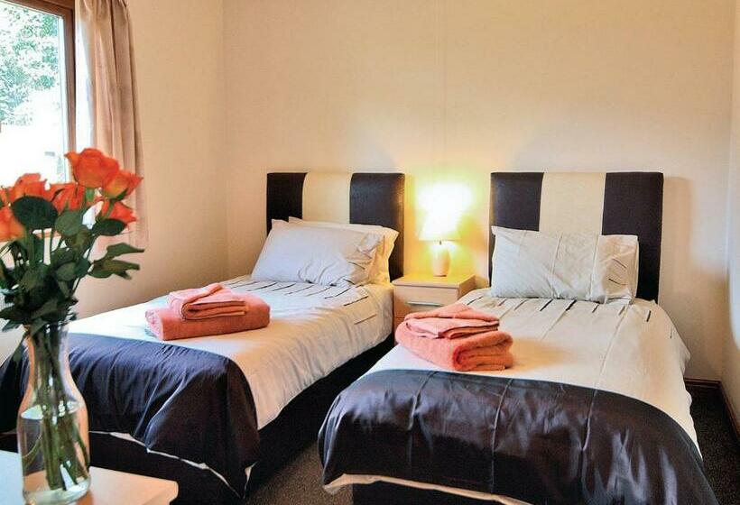 منزل غرفتين نوم, Heartsease Lodges