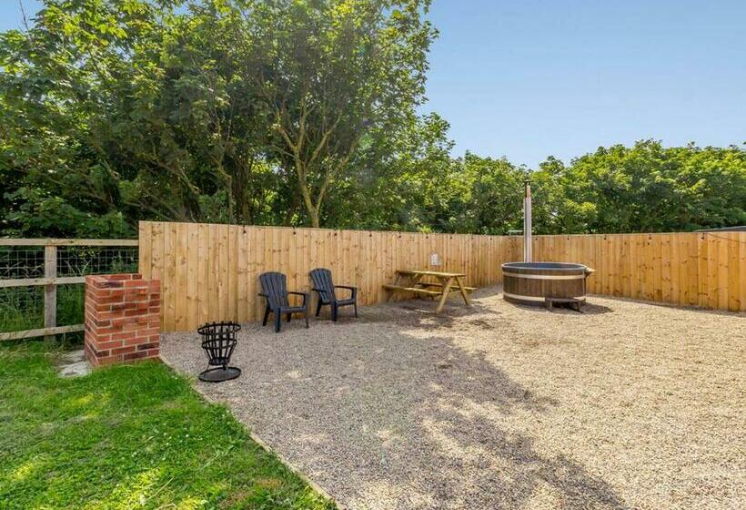 Дом 1 Спальня, Sandy Park