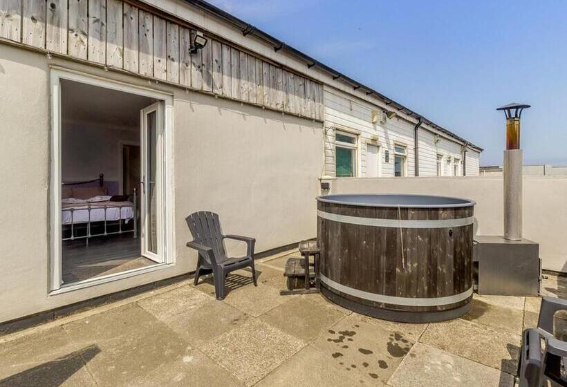 Дом 1 Спальня, Sandy Park