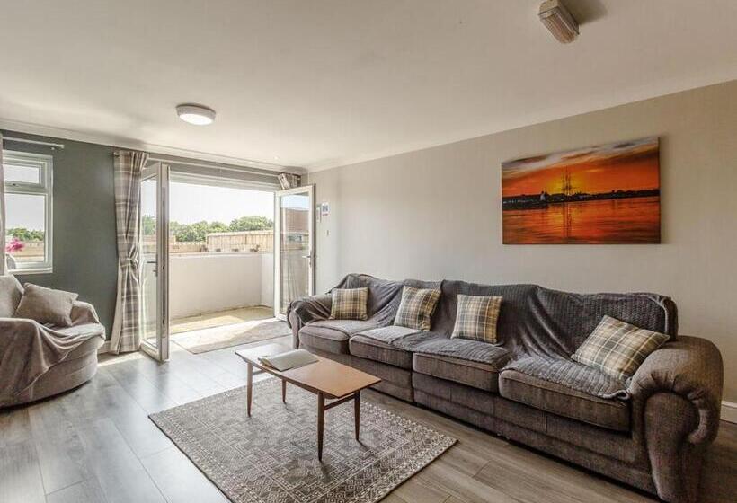 Дом 1 Спальня, Sandy Park