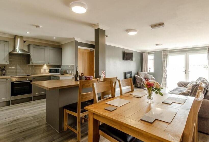 Дом 1 Спальня, Sandy Park