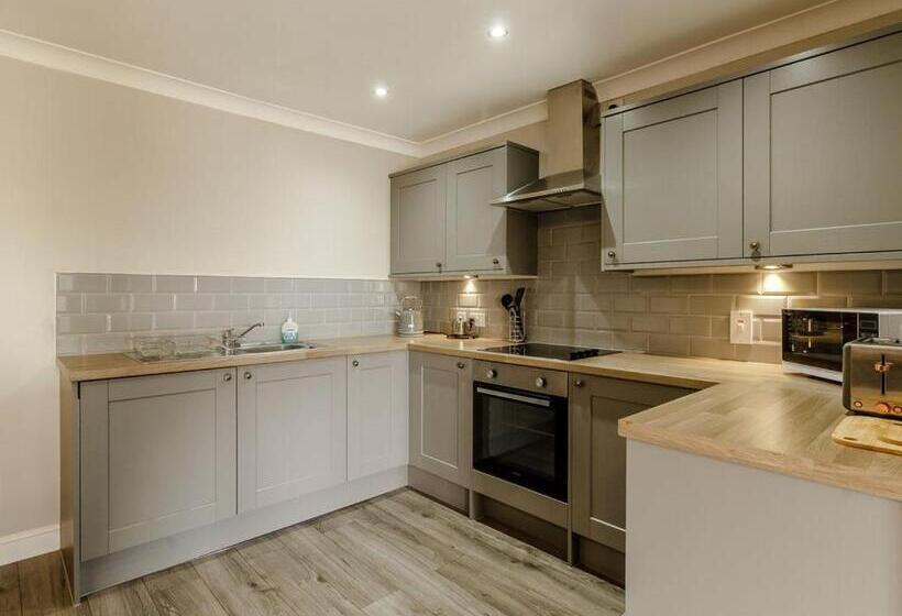 Дом 1 Спальня, Sandy Park