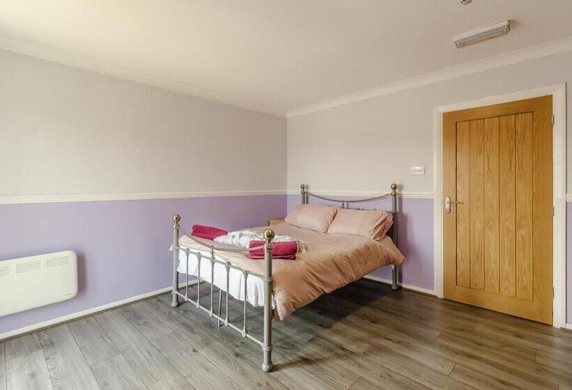 Дом 1 Спальня, Sandy Park