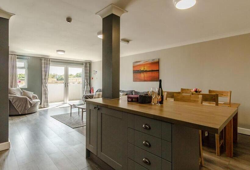 Дом 1 Спальня, Sandy Park