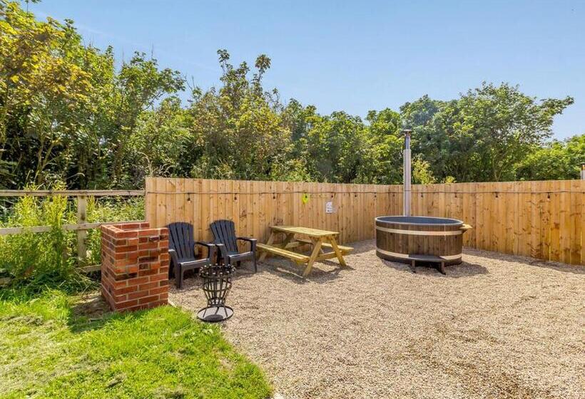 Дом 1 Спальня, Sandy Park