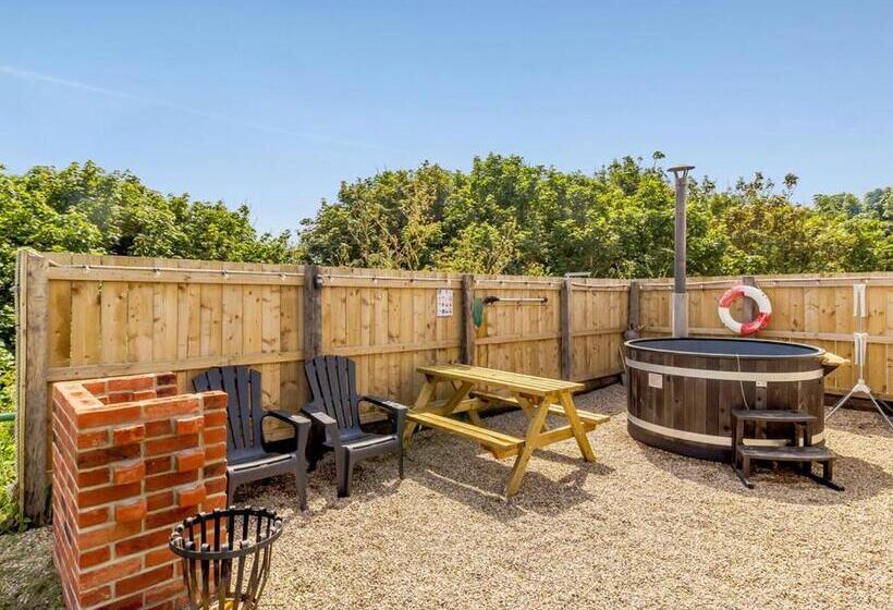 Дом 1 Спальня, Sandy Park