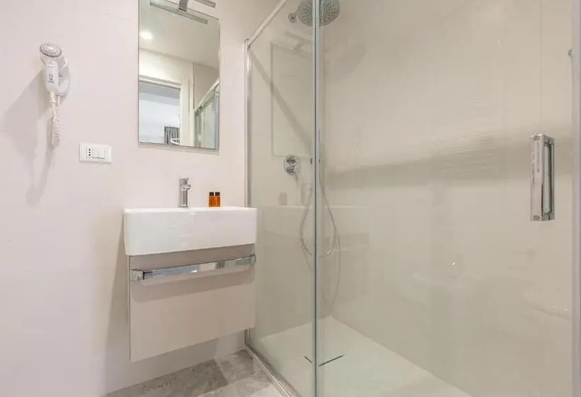 Standard Kolmen Hengen Huone, Krono Relais