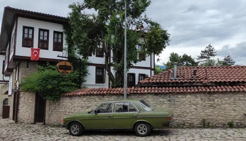 スタンダードトリプルルーム, Yedekcioğlu Konak