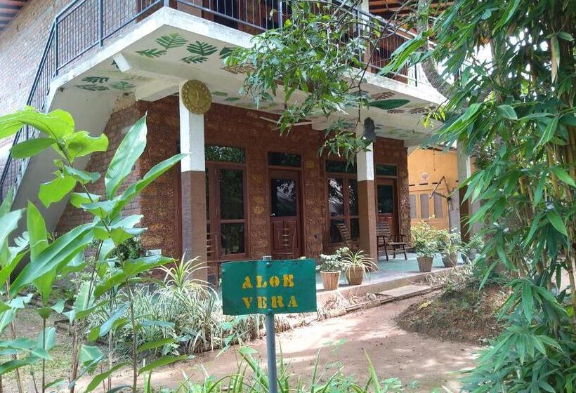 וילה עם חדר שינה אחד ובריכת שחיה, Hela Gedara