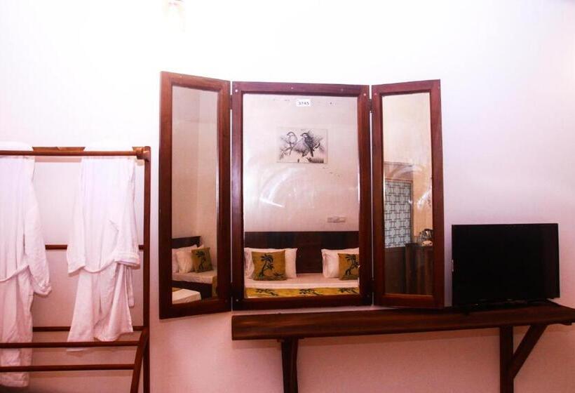 וילה עם חדר שינה אחד ובריכת שחיה, Hela Gedara