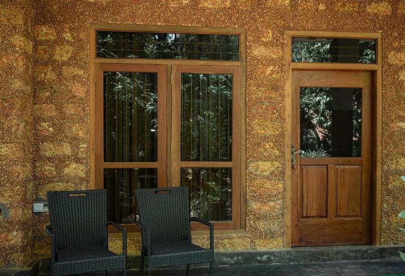 וילה עם חדר שינה אחד ובריכת שחיה, Hela Gedara