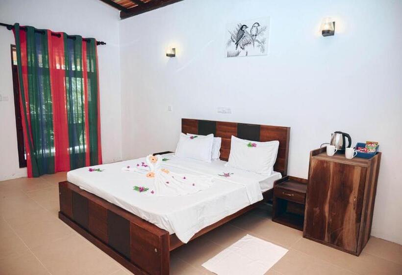 וילה עם חדר שינה אחד ובריכת שחיה, Hela Gedara