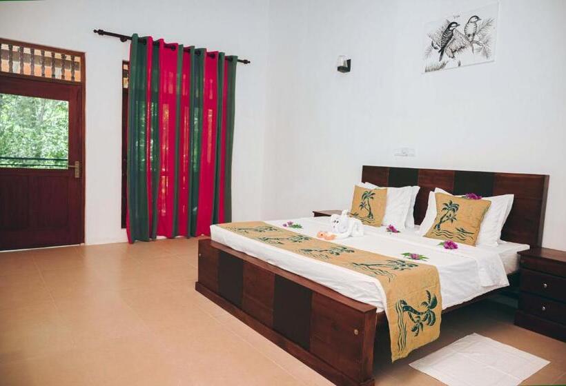 וילה עם חדר שינה אחד ובריכת שחיה, Hela Gedara