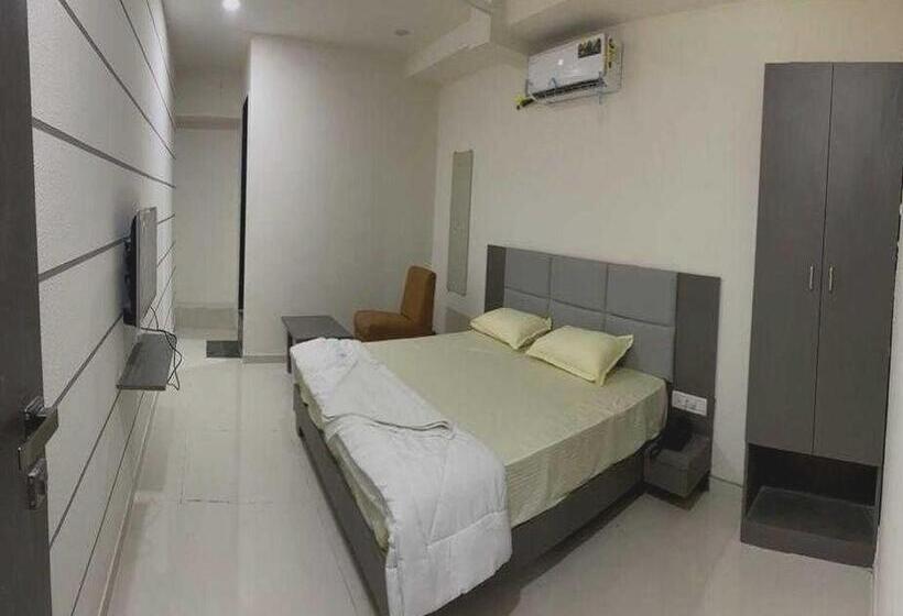 三人经典房间, Pop 91562  Park Palace