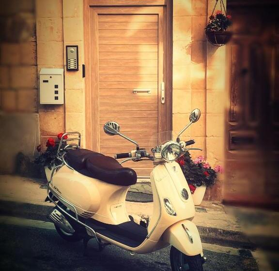 استودیوی لوکس, Marina Studios