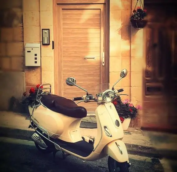استودیوی لوکس, Marina Studios