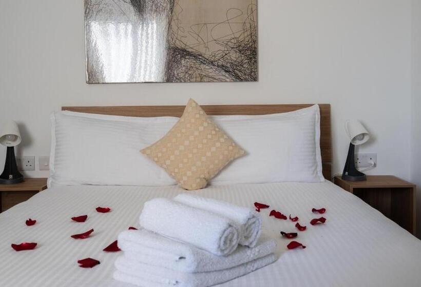 استودیوی لوکس, Marina Studios