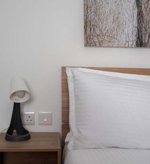 استودیوی لوکس, Marina Studios