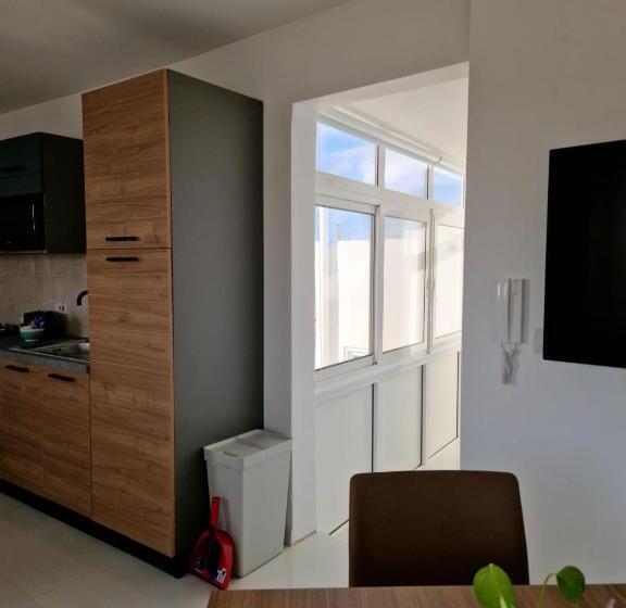 اتاق لوکس چهار تخته, Marina Studios